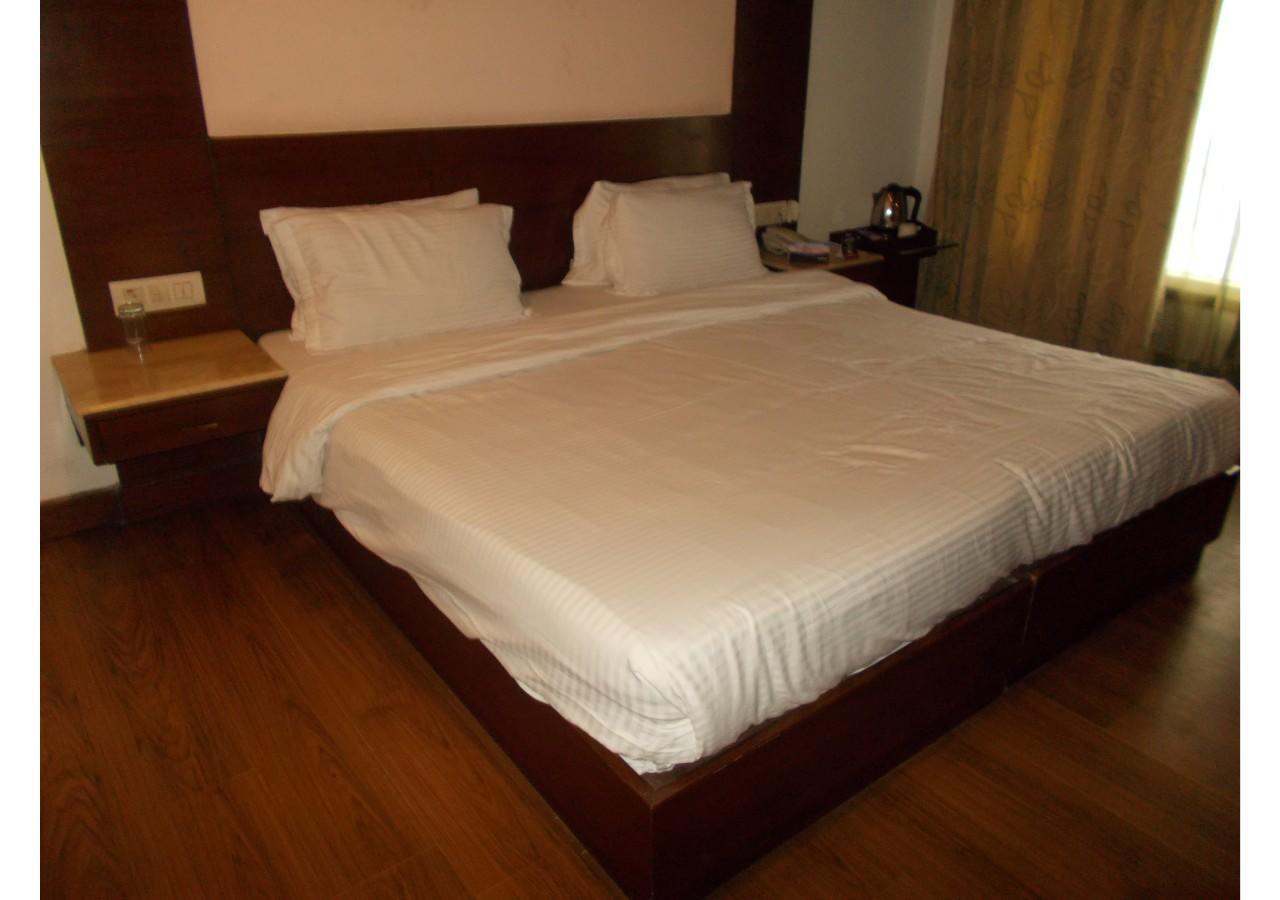 Hotel The Imperial Square à Mussoorie Extérieur photo