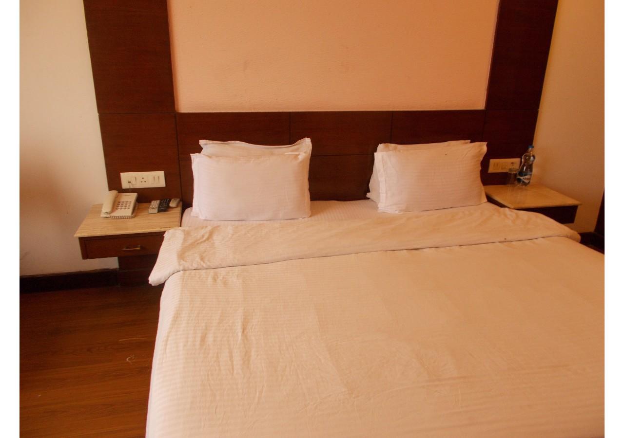 Hotel The Imperial Square à Mussoorie Extérieur photo